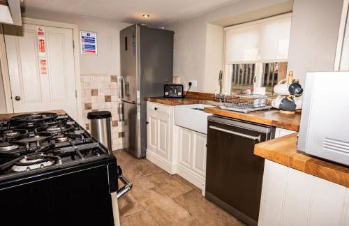 Historical Sherwood Forest Cottages - Sleeps 16 - Foto 7