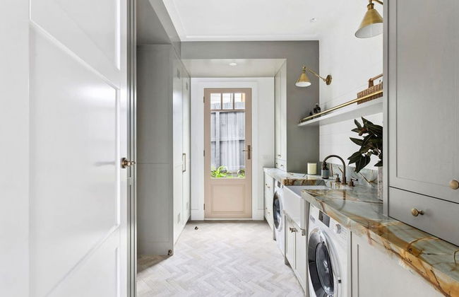 Muskoka Luxe Retreat With Pool Spa Fire Pit - Photo 13