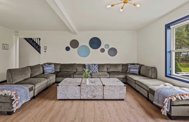 For Lake Sake by Avantstay Lakefront + Hot Tub + View - Photo 9