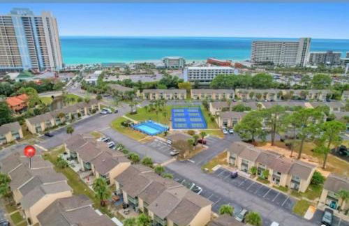 Desirable Pet Friendly Resort, 3 minute walk to the Beach, Beachside Pool & Restaurant Message for Snow Bird Rates - Photo 2