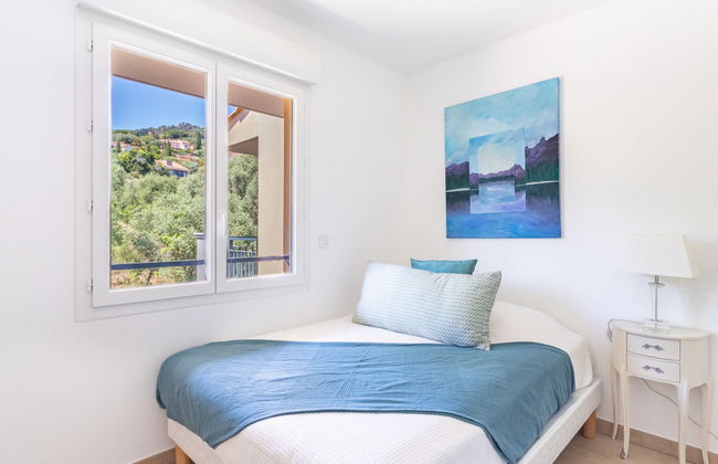 2 bedroom Apartment in Bormes-les-Mimosas with swimming pool and garden - Photo 11