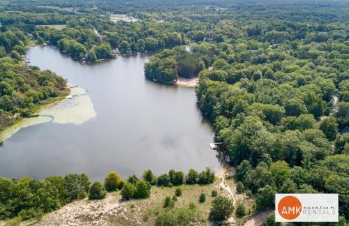 Wonderful Log Cabin near private beach and lake access - Foto 32