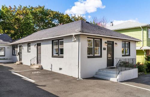 3BR Home 2 Baths Bonus Room, Minutes to NYC - Photo 34