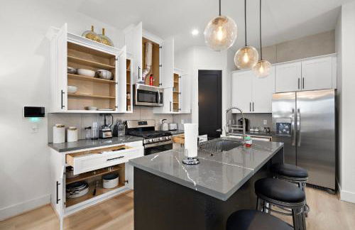 Near DT & Med Center Townhouse WiFi Games Pets - Foto 15