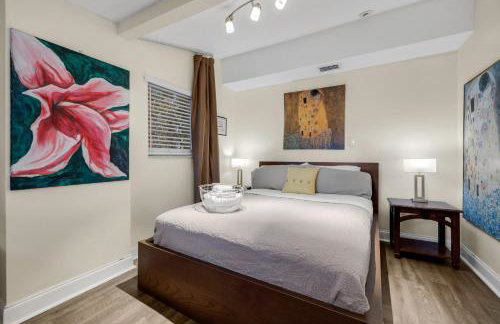 Artful Home Near Design District - Photo 9