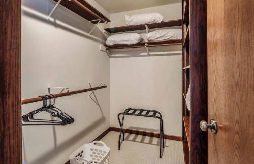 Waterfront Home with Dock Sleeps 8 - Foto 29