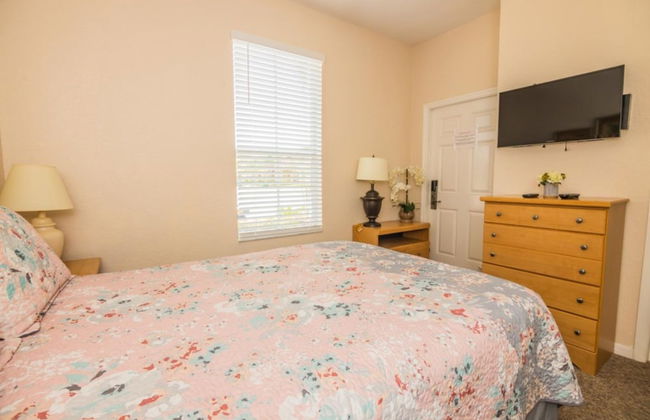 Lynval's Regal Palms Resort Townhome - Photo 4