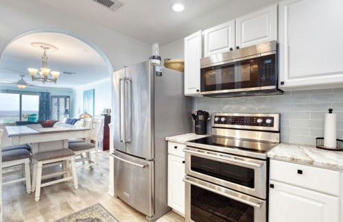 Oceanfront Elysium with a pool - Photo 11