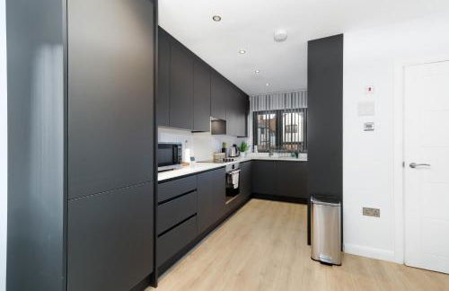 Modern 4 Bedroom House With Parking in Farnham Royal, Slough By 360stays - Foto 9