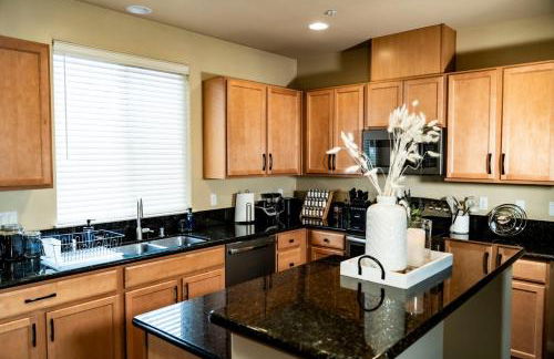 Eat-Sleep-Stroll-Repeat! Walkable Midtown 2BR Home - Foto 10