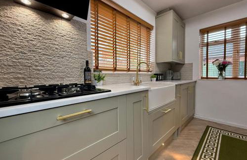 Modern 3 Bedroom Bungalow, EV Friendly, Parking Included - Foto 24