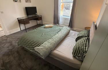 ResiLets Barnard St NEW Large 4 Bed House, Contractor Stays, Central - Foto 26