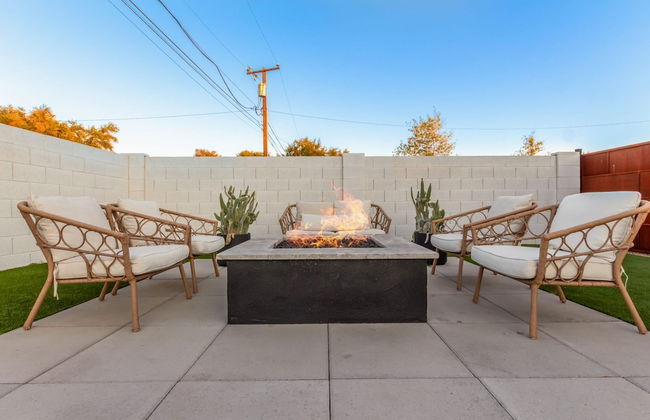 The Melrose ASU Pool Workspace Firepit - Photo 45