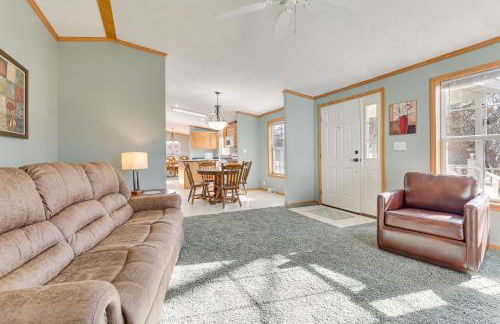 8 Mi to Dtwn Rochester Peaceful Home with Deck! - Foto 18