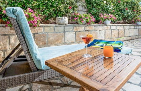 4 Bedroom Beautiful Home In Mravinci - Photo 14