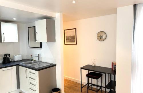 Central Brick Lane 2 Bedroom Flat - Private Patio - Foto 8