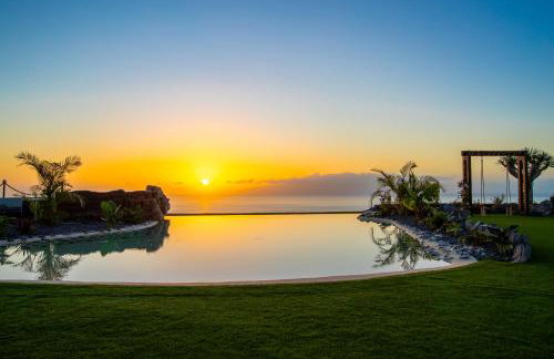 Apartamento de Lujo con Jacuzzi Privado, Piscina y Vistas al Mar - Foto 68