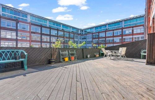 Stylish Jewellery Quarter Apartment with Terrace and Free Parking - Foto 17