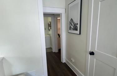 Downtown Location W Patio plus Washer and Dryer - Foto 17