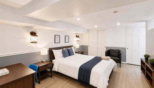Beautiful 3BR 2BA Colonial House by CozySuites - Foto 3