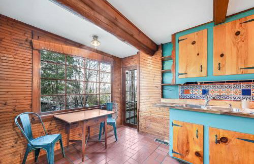 Unique Cabin With Hot Tub Close to Town - Foto 19