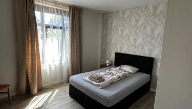 Schöne 2 Zimmer Ferienwohnung mit WLAN Direkt an der Autobahn - Foto 3