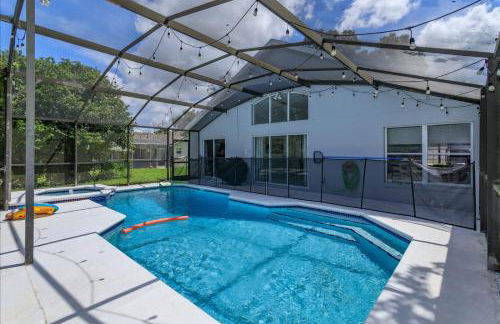 Lovely 4 Bed Oasis In the mix of everything - Photo 1