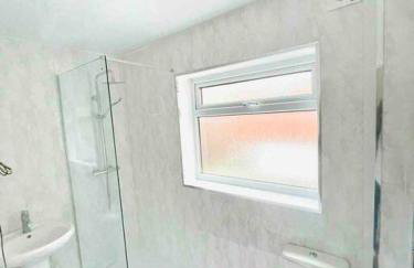 Spacious 2 Bedroom Apt Newcastle Upon Tyne - Photo 7