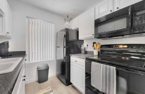 Luxe 2BR Condo Next to Pool Trails & Mountain - Foto 12