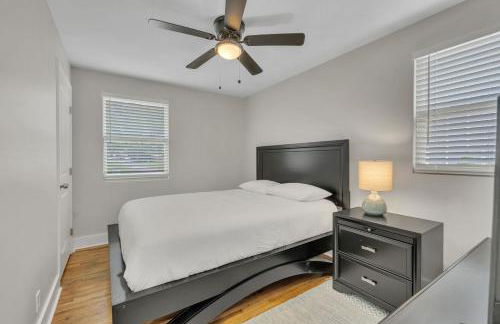 Single Story Pet Friendly Home, with Fenced Yard, Fire Pit, 5min to Downtown!! - Foto 20