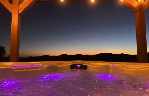 A Celestial Chalet Pets, Hot Tub & Mountain View - Photo 37