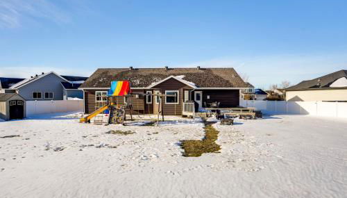 Hot Tub and Fenced Yard Spacious Fargo Home! - Foto 3