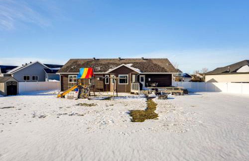 Hot Tub and Fenced Yard Spacious Fargo Home! - Foto 3