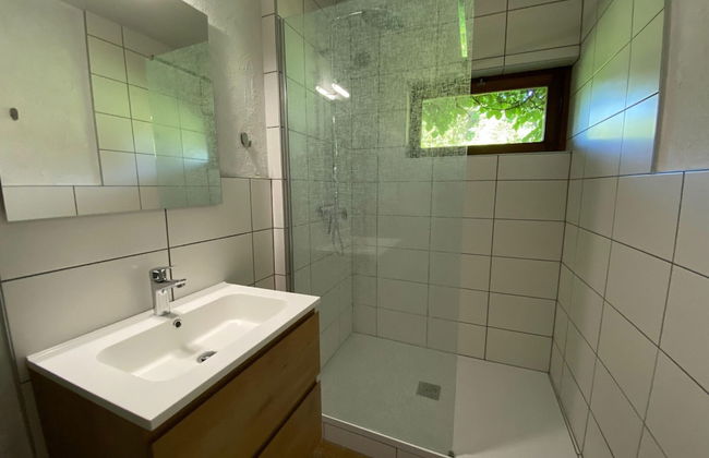 Charming Holiday Home With Garden - Photo 18