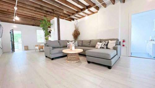 Retreat with Parking Sleeps 6 - Foto 2