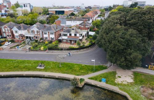 Your Lake side Retreat Sleeps 10-12 Nr Park & Sea - Photo 30