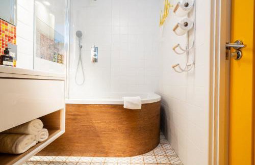 Boutique Brick Lane 2-Bed, Colourful City Vibes - Foto 44