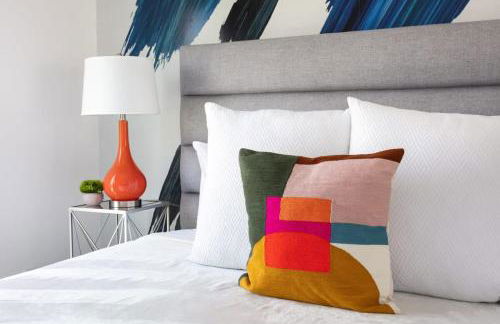 Upscale LA Getaway Sleeps 8 with Free Parking - Foto 27