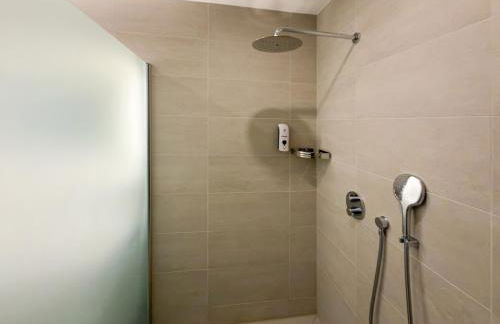 ImmoStay #3 - Penthouse mit zwei Balkonen & Seeblick, Parking & WiFi - Foto 67