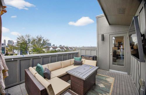 Modern EaDo Stay - 3BR Townhome w Private Deck - Foto 22