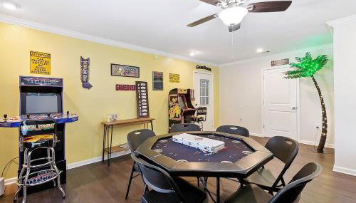 LSU Slammer Arcade 4 5 mile to LSU Private Yard - Foto 2