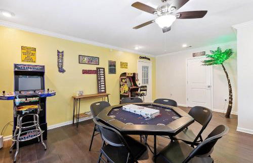 LSU Slammer Arcade 4 5 mile to LSU Private Yard - Foto 2