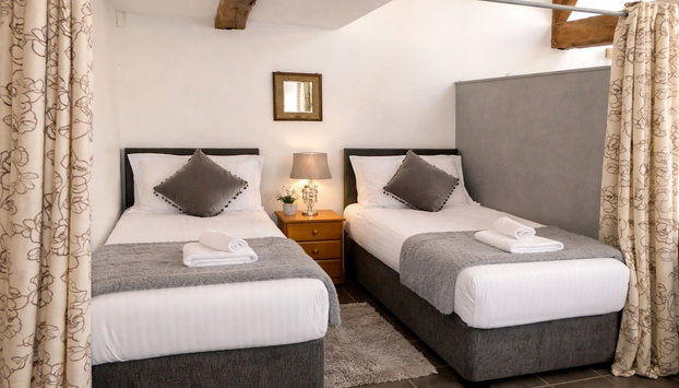 Romeo Cottage - Sleeps 4 - Open Plan Barn - Private Hot Tub & Garden - Foto 2, Zimmer