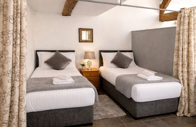 Romeo Cottage - Sleeps 4 - Open Plan Barn - Private Hot Tub & Garden - Foto 2