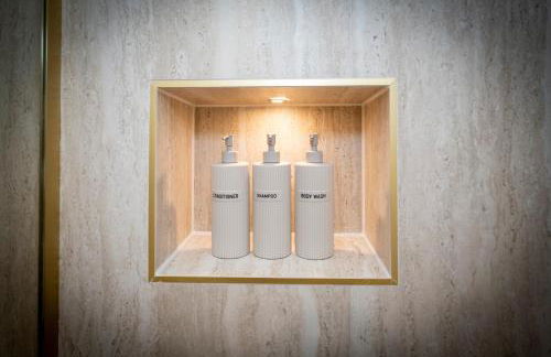 Spacious 5BR Home Near New Forest & Coast - Parking - Sleeps 10 - Photo 15