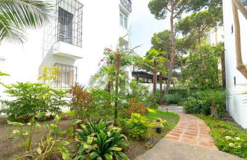 Beachfront Complex Jardines de las Golondrinas Elviria - Photo 16