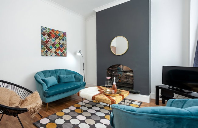 Cosy Home Near Station, Parking, Netflix, Sleeps 5 - Foto 1