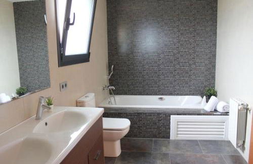 Villa Mediterránea con Cinco Dormitorios y Piscina - Foto 21