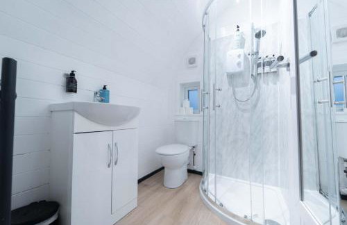 Apex Studio Pod and Jacuzzi Bath - Foto 14