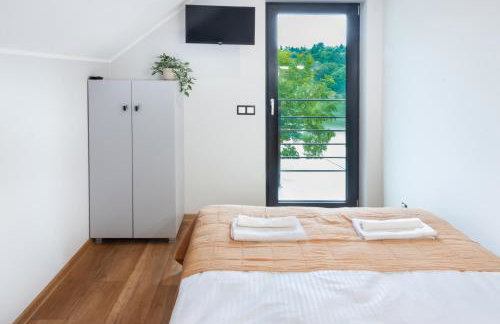 Brama Sanu - z prywatną linią brzegową Jeziora Solińskiego - pomosty - pontony - basen sezonowy - Foto 26